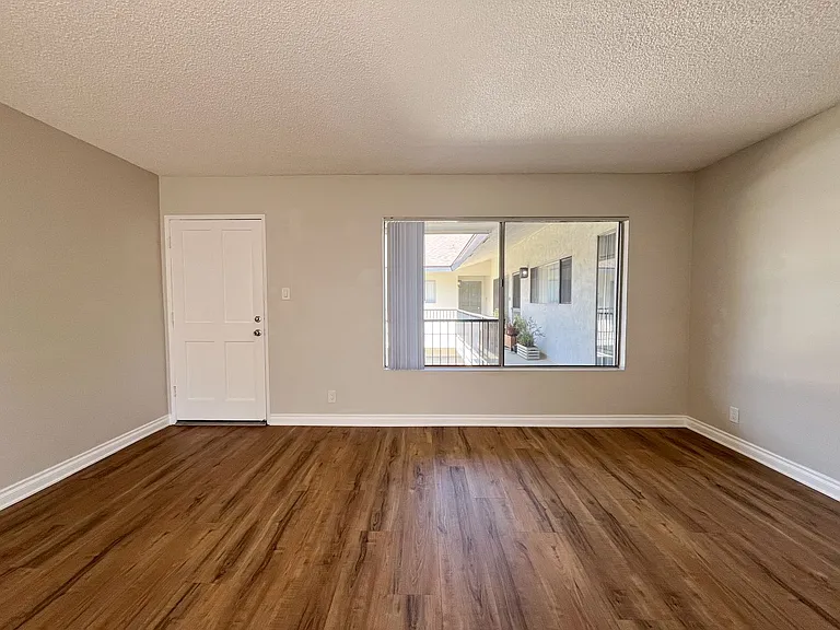372 Freeman Ave — Photo 19