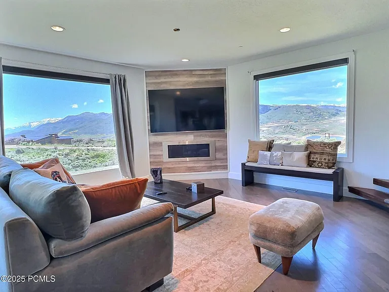 1135 E Lasso Trl — Photo 12