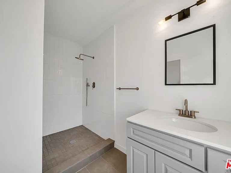 4014 W Adams Blvd #A — Photo 7