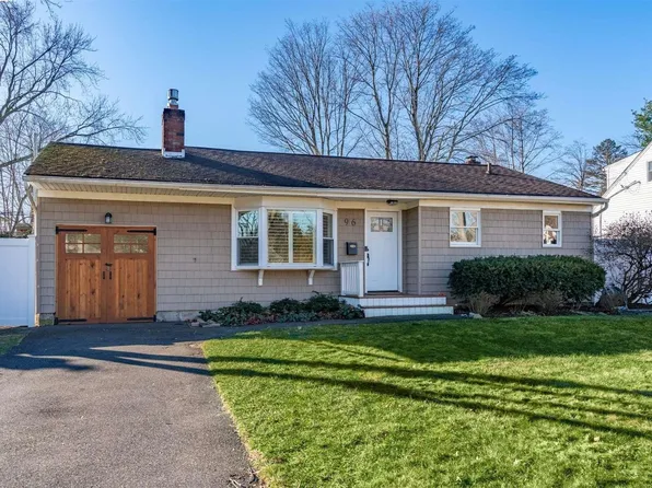 96 Walter Court, Commack, NY 11725
