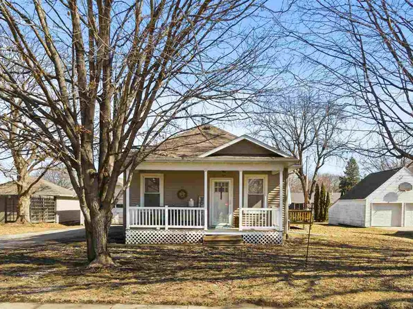 610 5th St, Kalona, IA 52247