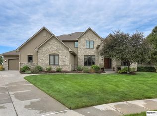 19475 Walnut Cir, Omaha, NE 68130