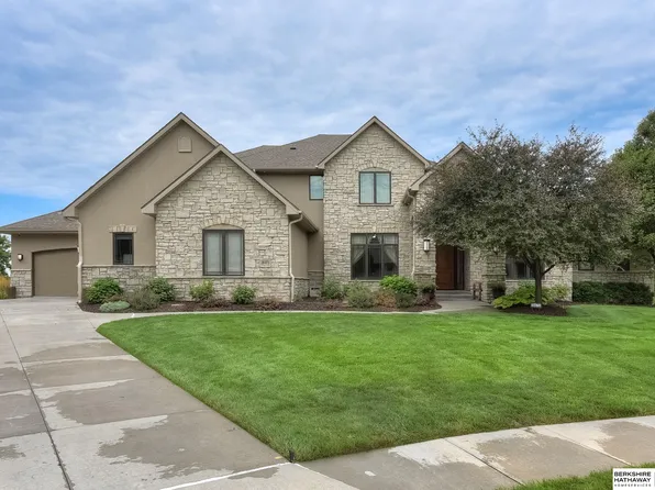 19475 Walnut Cir, Omaha, NE 68130