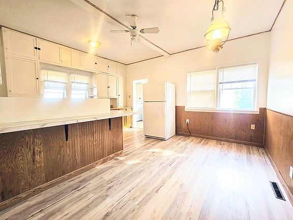 5th image of 12 S Plum St