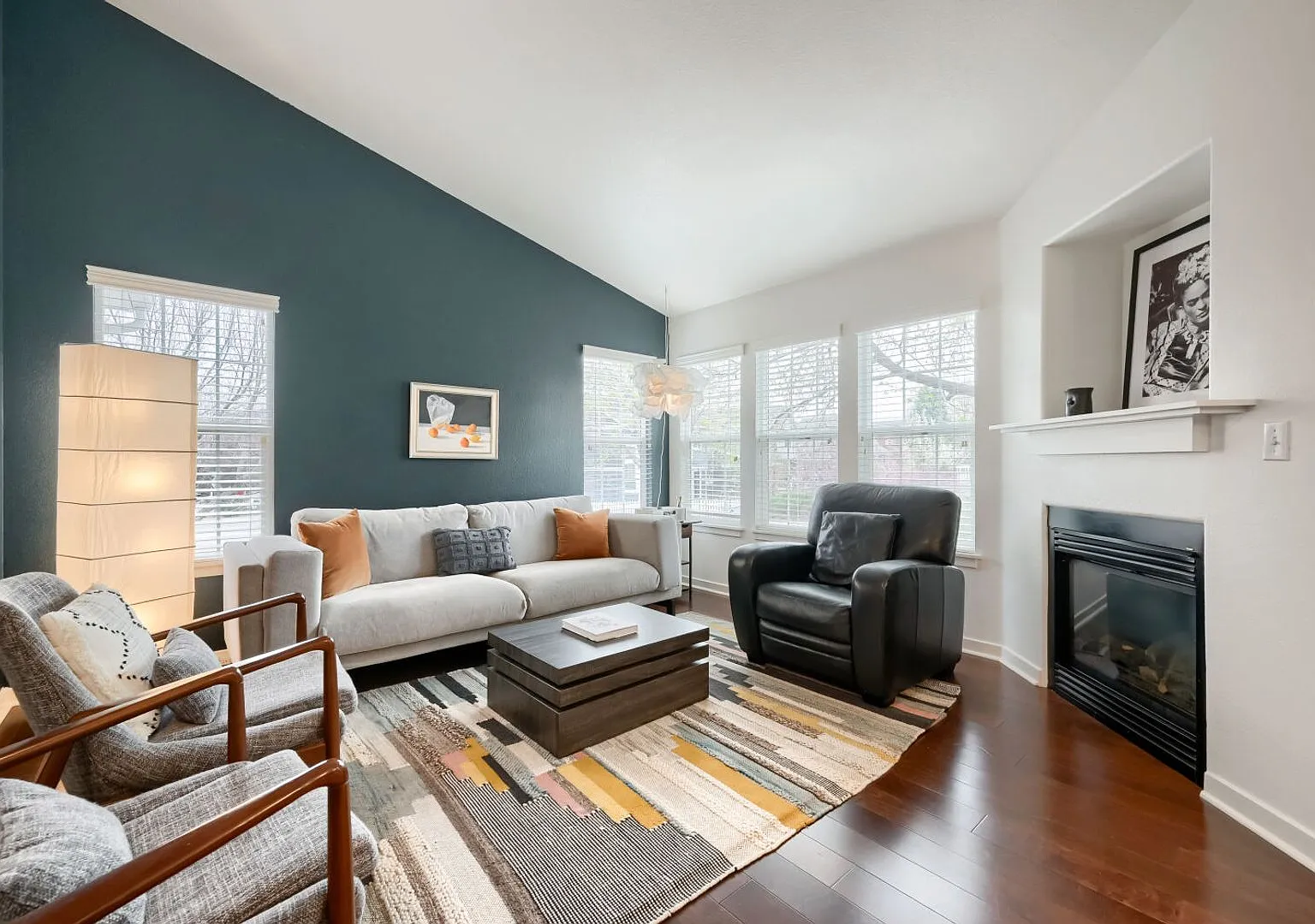 2 BDR Gorgeous Updated Townhome with Huge Garden — Photo 1