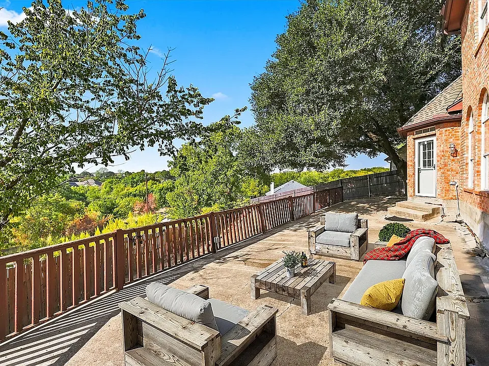 6103 Crystalwood Ct