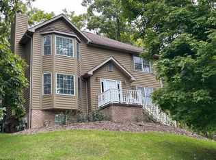 945 Southpoint Cir, Morgantown, WV 26501