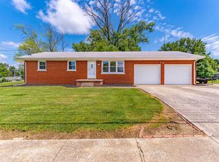 902 Maxville Rd, Boonville, IN 47601