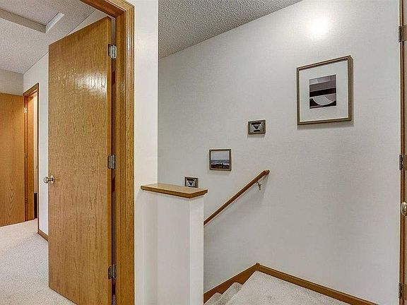 2nd image of 1104 Heather Ln