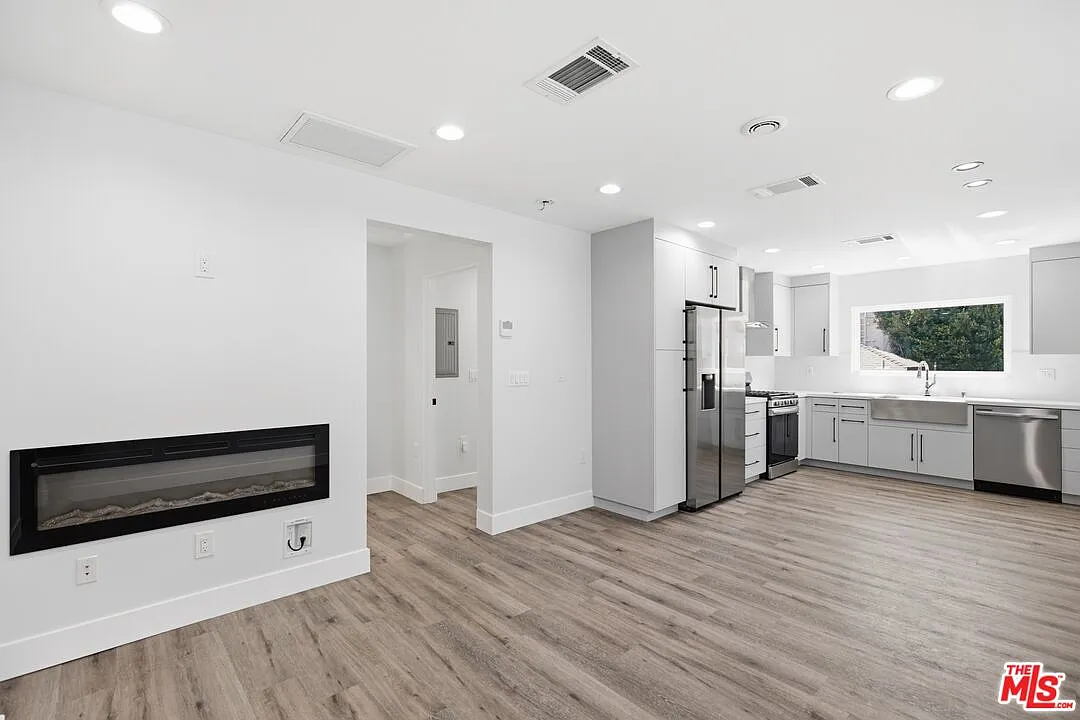 1 bed, 1.0 bath, 650 sqft, $2,595 — Photo 2