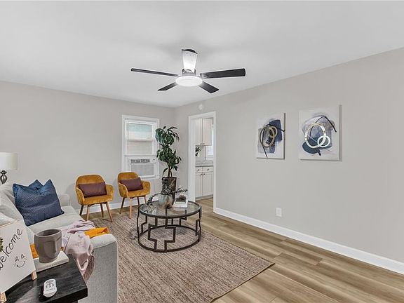 4th image of 828 Circle Dr