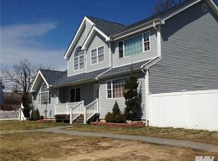 124 Dixon Ave, Amityville, NY 11701