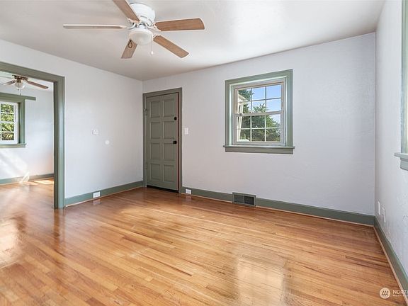 4th image of 347 S Yantic Avenue