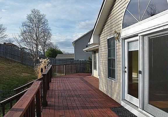 400 SF deck