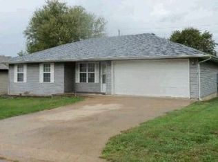 1129 Lacy Dr, Lebanon, MO 65536