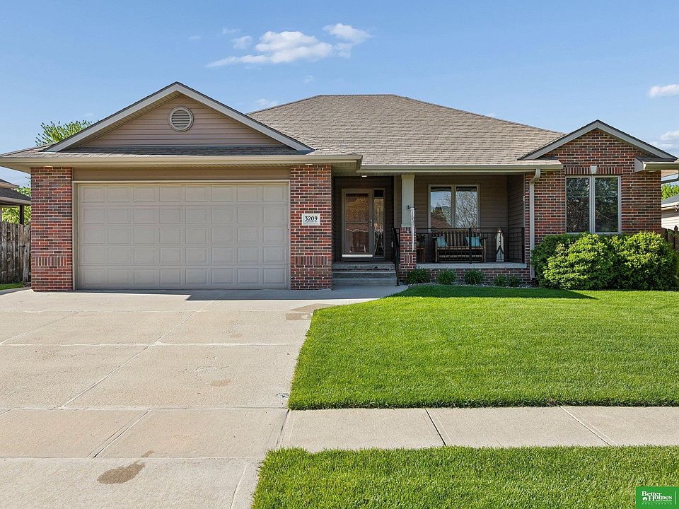 1st image of 3209 Applewood Dr