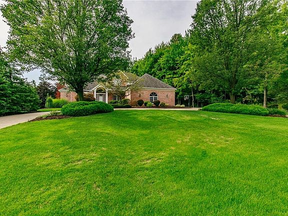 2nd image of 4654 Crestwood Dr