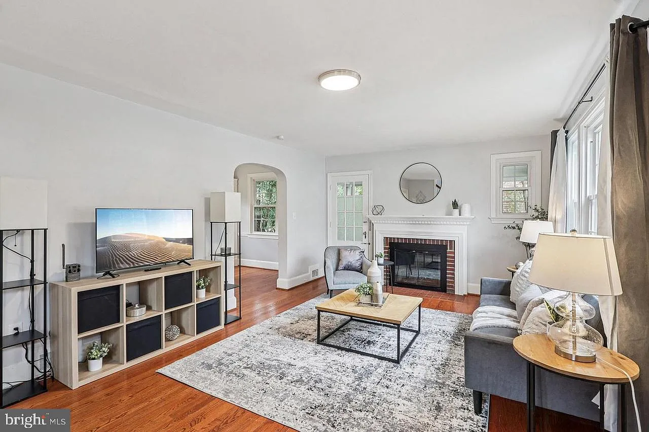 3 bed, 1.5 bath, 1800 sqft, $4,150 — Photo 3