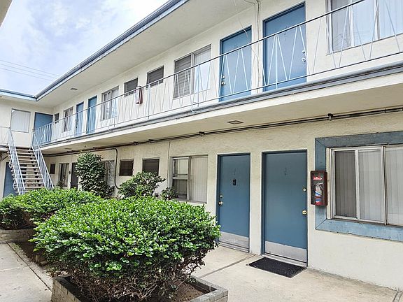 2nd image of 3220 Santa Monica Blvd #B