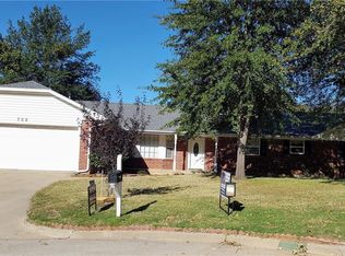 705 Old Colony Rd, Midwest City, OK 73130