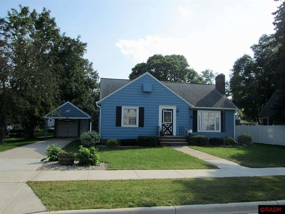 1st image of 716 8th Ave N