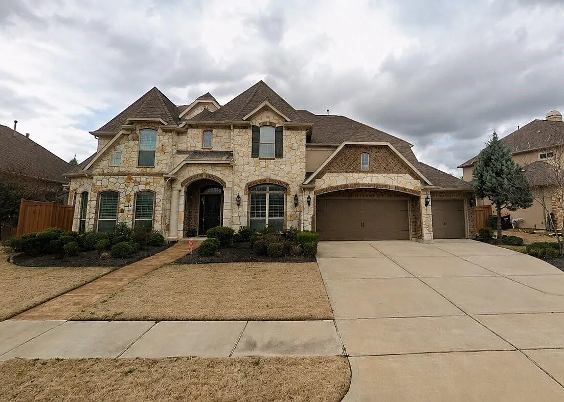 6 bed, 4.0 bath, 5285 sqft, $4,500 — Photo 2