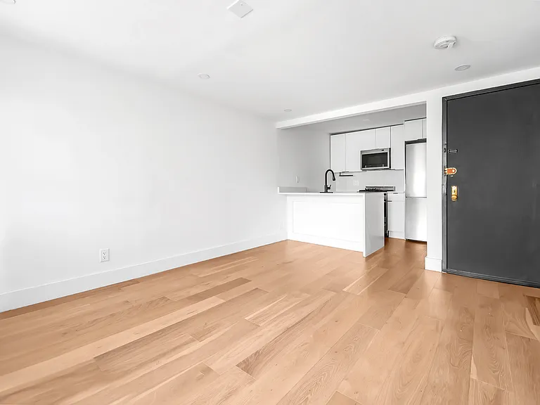 109 1st Ave #5R — Photo 7