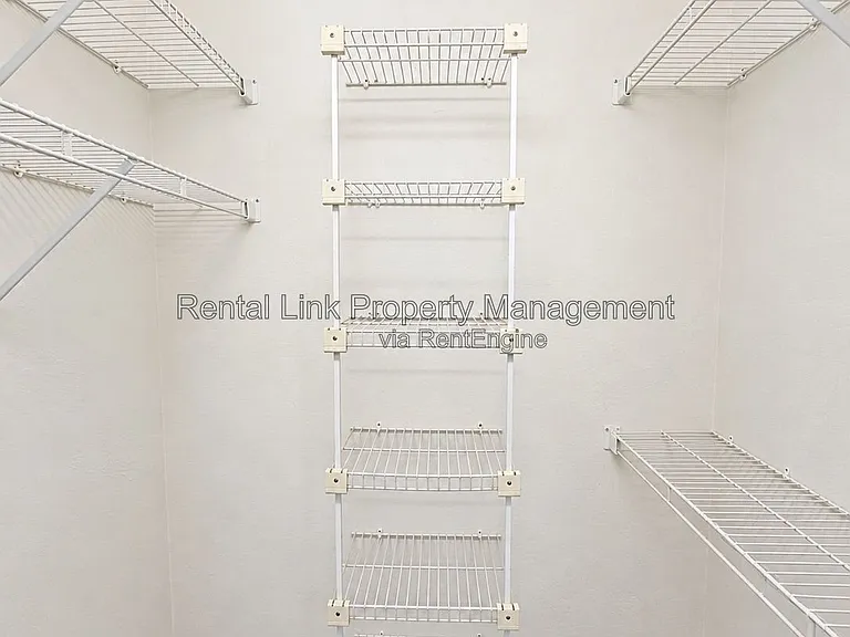 320 SW 3rd Pl #4 — Photo 13