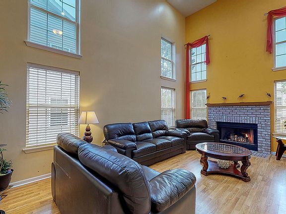 4th image of 1313 Derby Ln