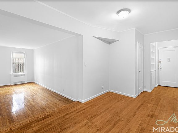 4th image of 225 E 47th St #F4