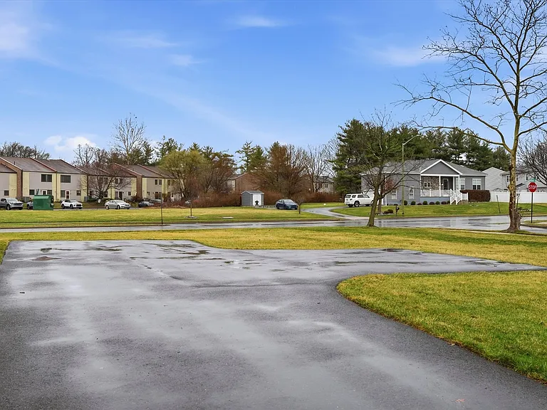 4546 Rosemarie Dr — Photo 15