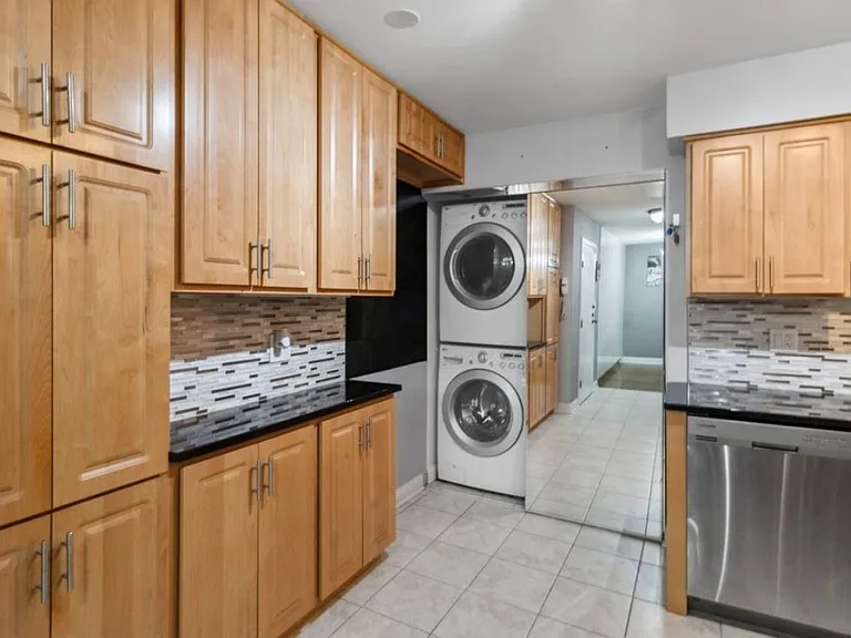 601 W Huntington Commons Rd #305 — Photo 9