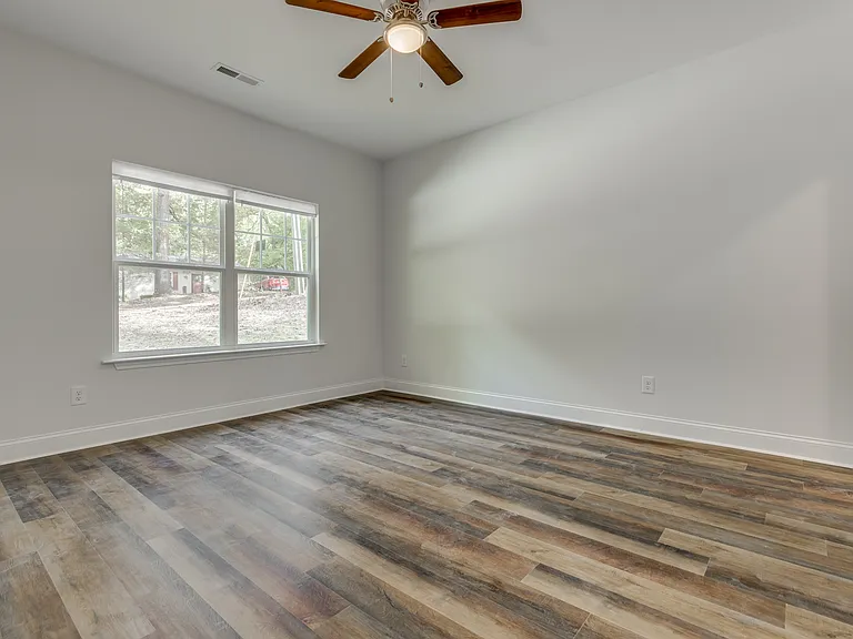 503 Winsor St — Photo 12