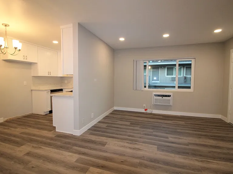 FOOTHILL VILLAGE — Photo 104