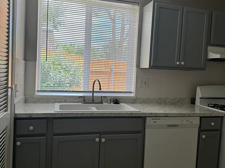 111.5 Polk Ave — Photo 18