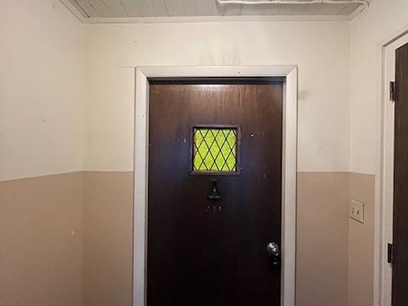 2nd image of 9 E Main St APT 1-5