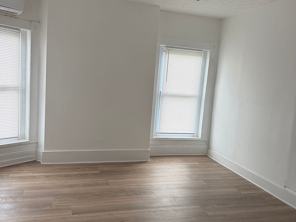 1st image of 124 W College St Unit 1