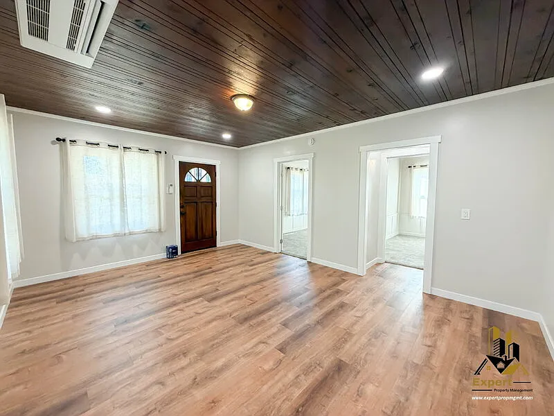 2 bed, 1.0 bath, 728 sqft, $1,895 — Photo 2