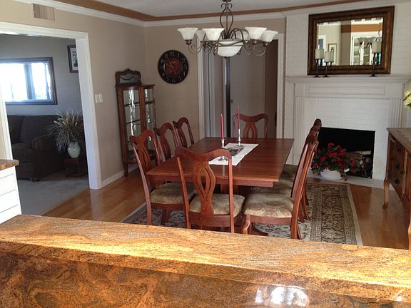 dinning room off of kitchen 