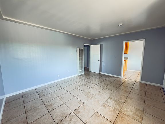 4th image of 10931 California Ave #10955