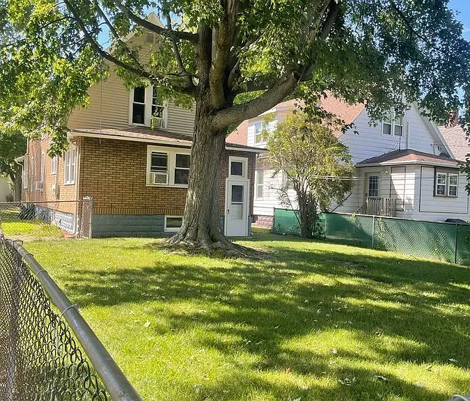 923 Court St #LOWER — Photo 2