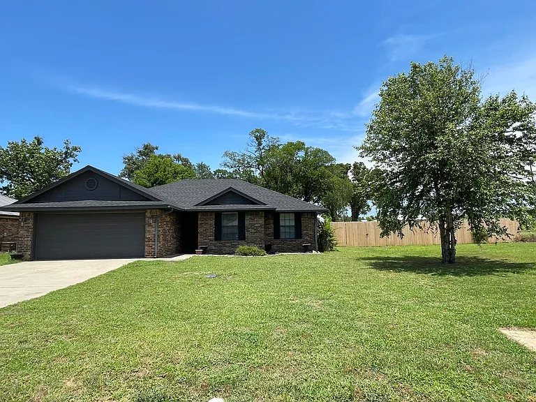 102 Northridge Dr — Photo 1