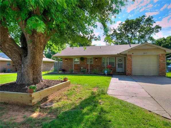 317 Davis Cir, Midwest City, OK 73110