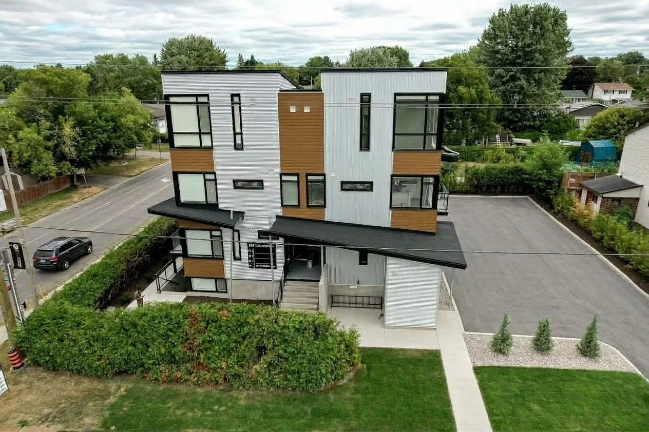 845 Champlain Street — Photo 3