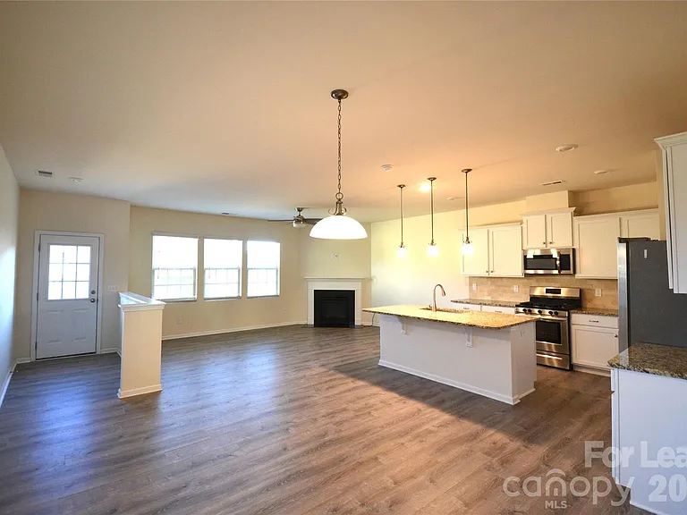12854 Robert Walker Dr — Photo 2