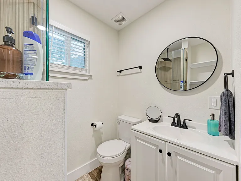 2302 Leon St #11 — Photo 6