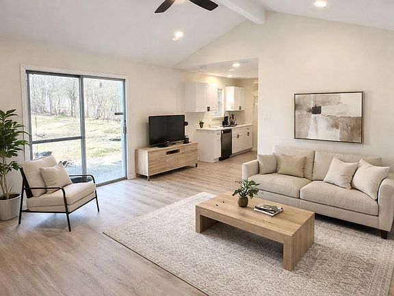 3rd image of 15302 Corsair Rd