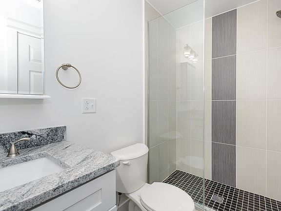 4th image of 1321 W Carmen Ave APT 2S