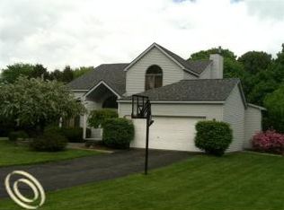 8975 Barnstable Dr, Brighton, MI 48116
