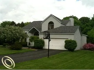 8975 Barnstable Dr photo 1
